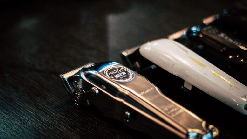 máquina de cortar cabelo, como é a vida de um barbeiro dia a dia de um barbeiro profissão barbeiro rotina na barbearia curso de barbeiro online histórias de barbeiro barbearia na quebrada vida de barbeiro real